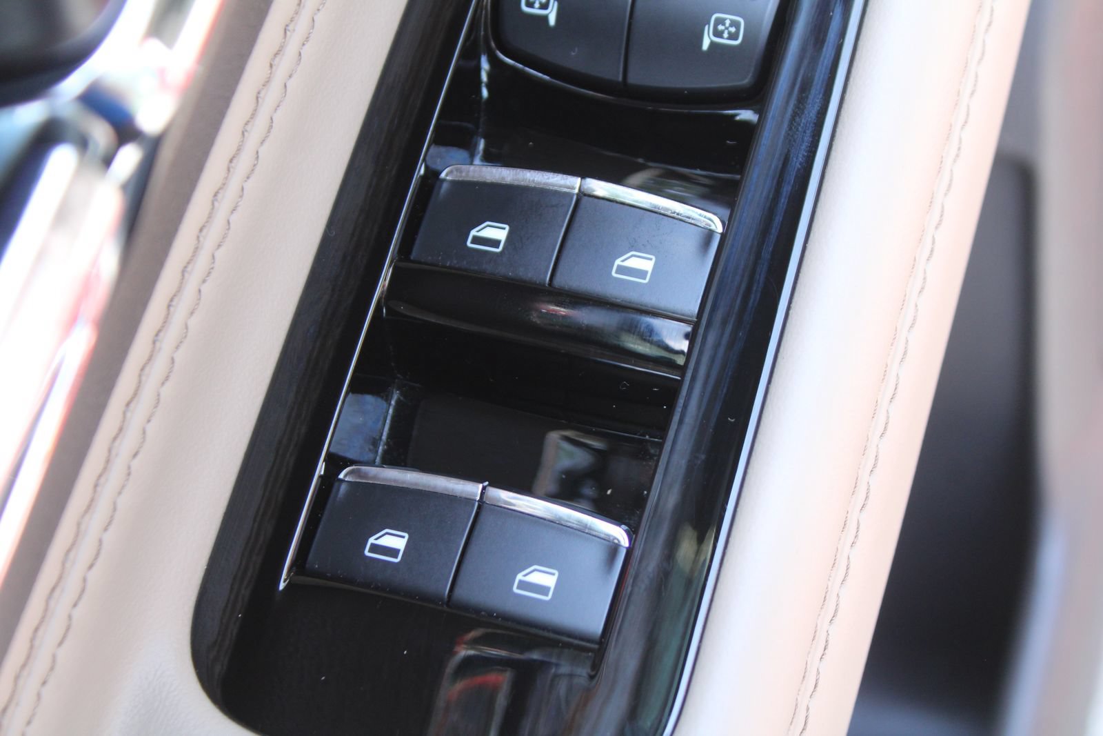 Used 2023 Lincoln Corsair FWD w/ Equipment Group 101A image 20