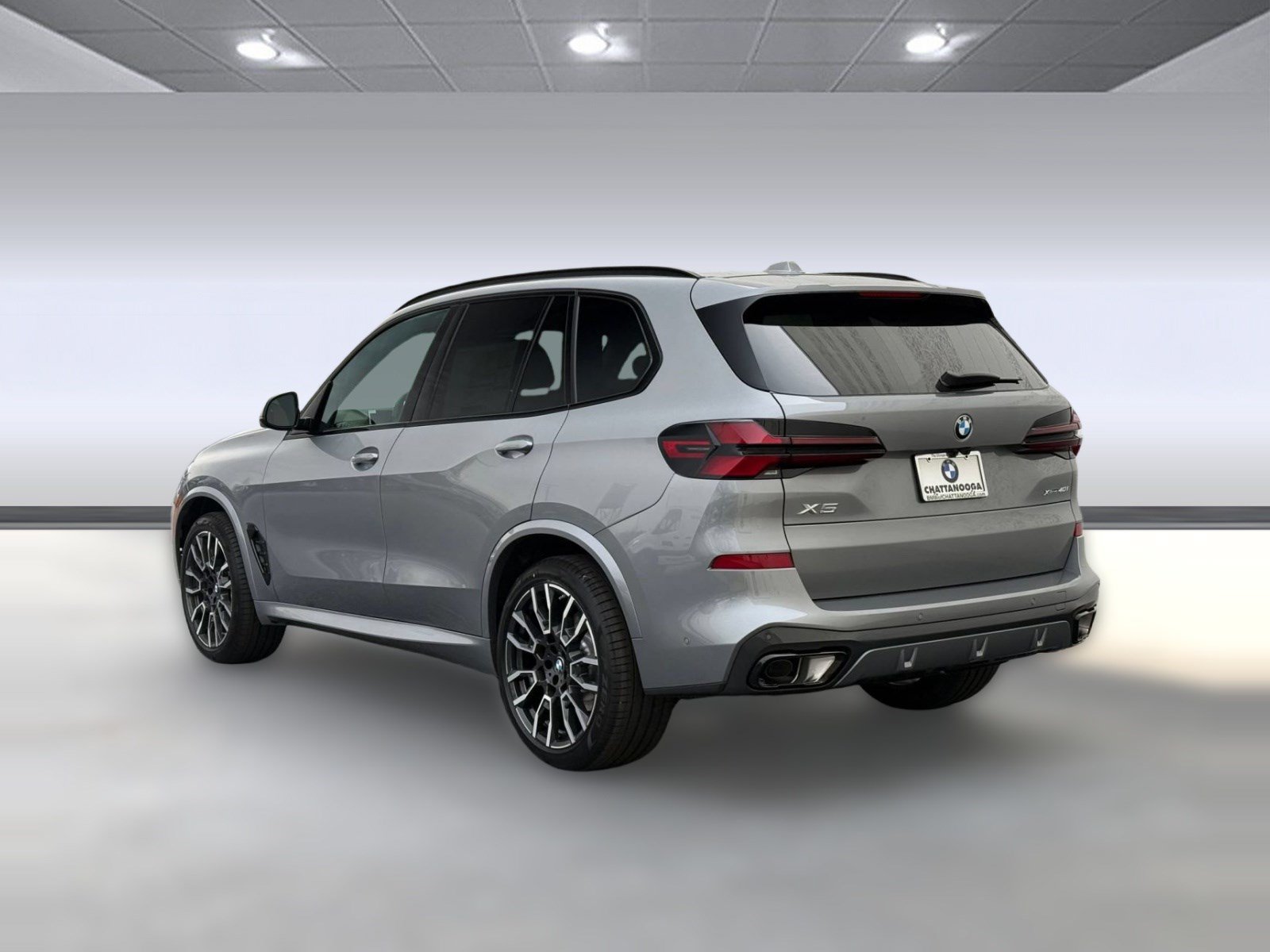 Used 2026 BMW X5 xDrive40i w/ M Sport Package AWD/4WD image 2