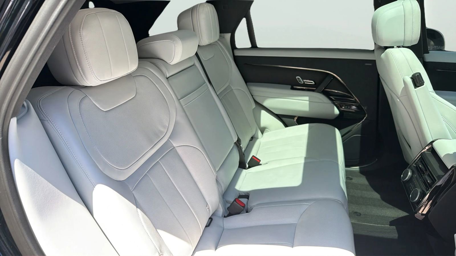 Used 2023 Land Rover Range Rover Sport SE AWD/4WD image 27