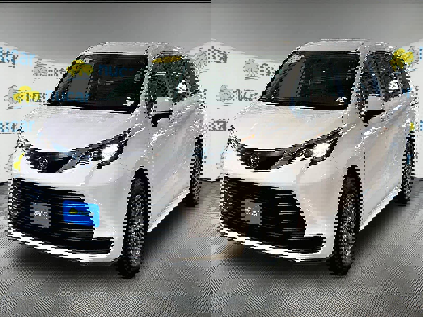 Used 2025 Toyota Sienna LE image 3
