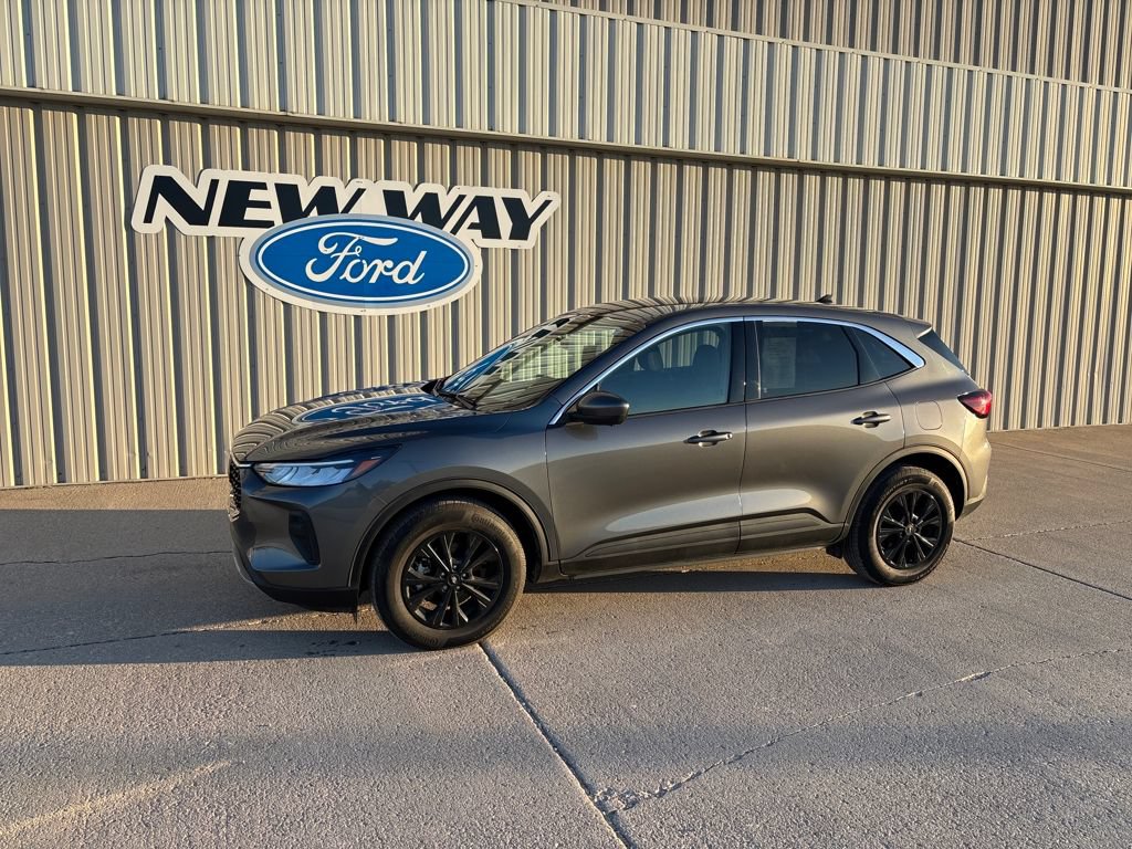 Used 2023 Ford Escape Active w/ Tech Pack #2 AWD/4WD image 1