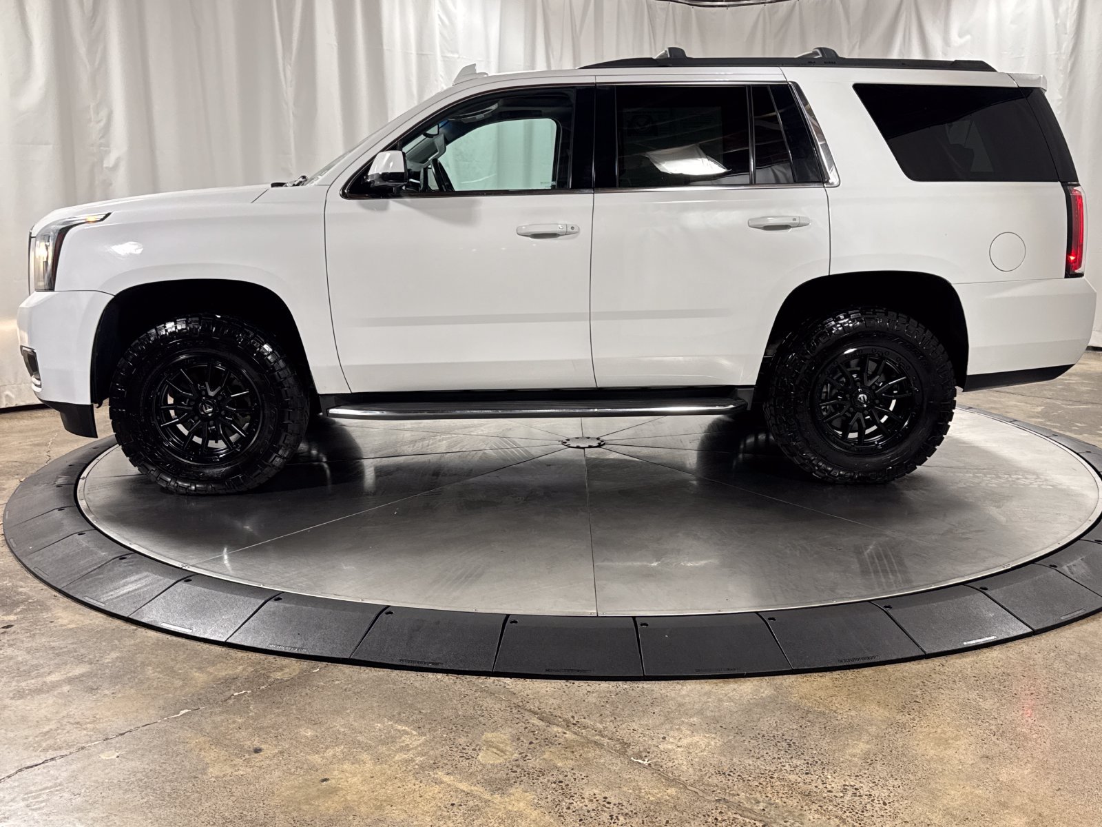 Used 2016 GMC Yukon SLT w/ Open Road Package AWD/4WD image 8