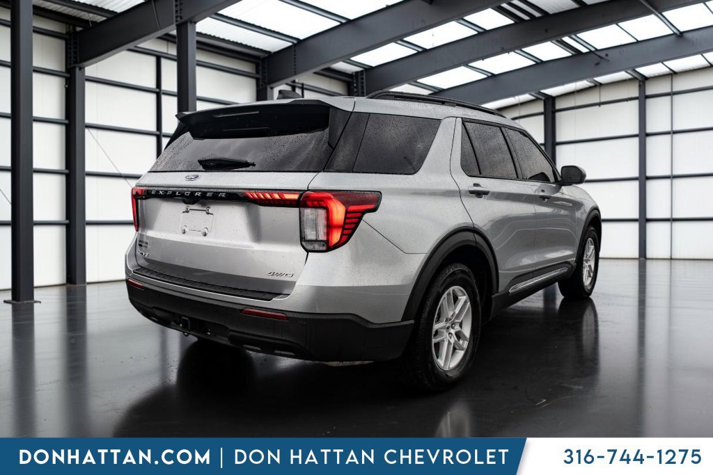 Used 2025 Ford Explorer Active AWD/4WD image 32