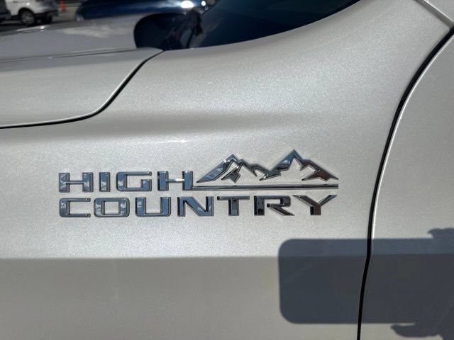Used 2025 Chevrolet Suburban High Country AWD/4WD image 42