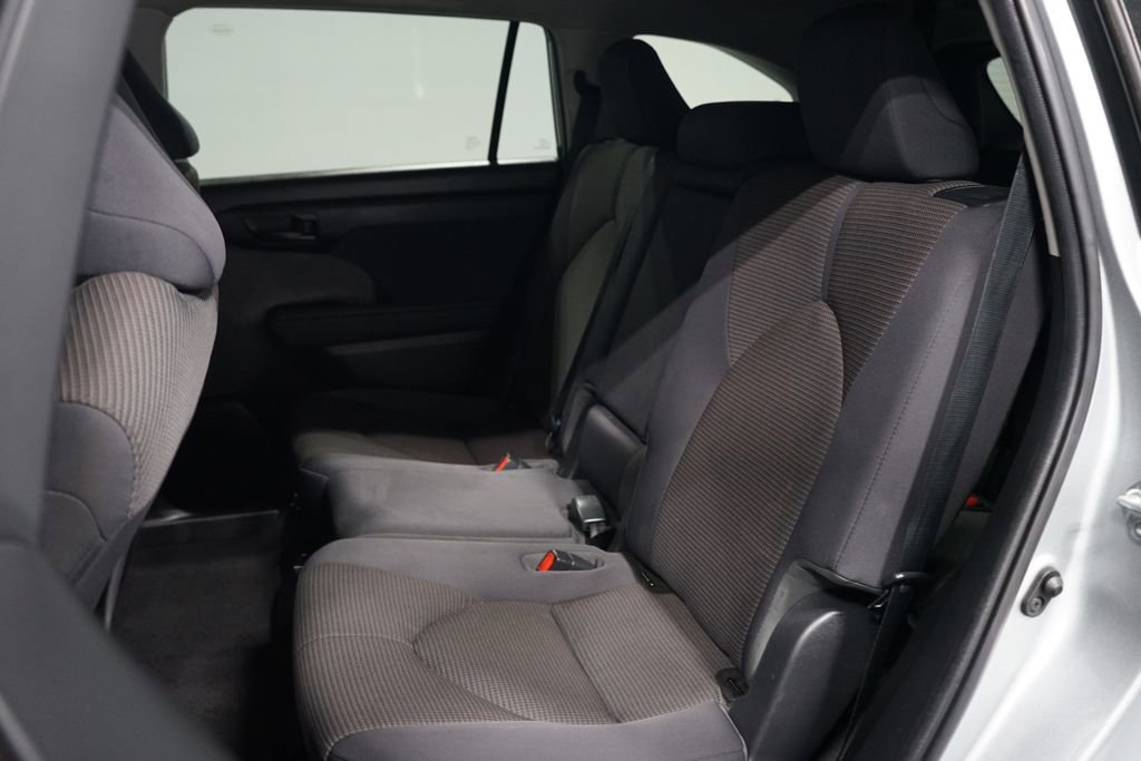 Used 2023 Toyota Highlander LE image 29