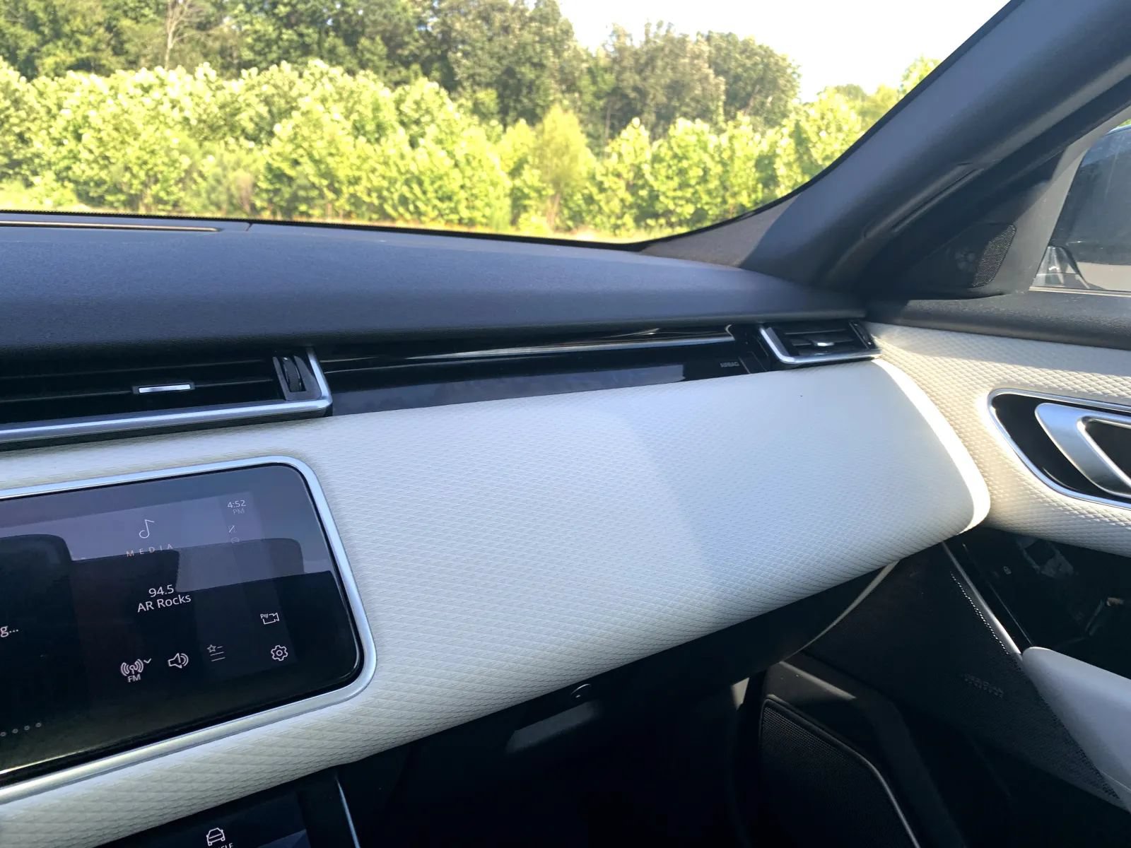 Used 2021 Land Rover Range Rover Velar R-Dynamic S AWD/4WD image 24
