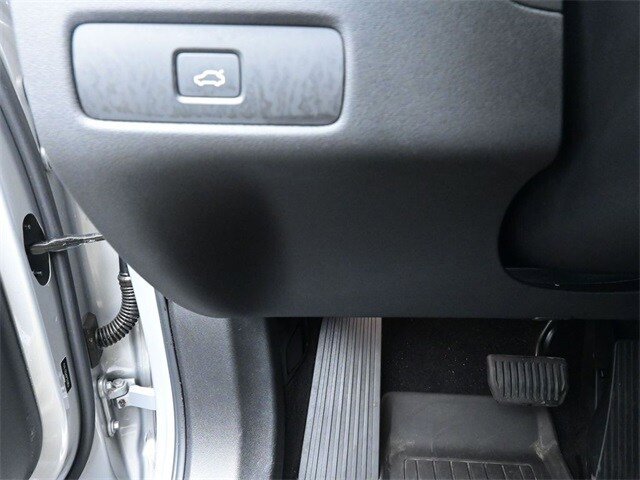 Used 2023 Volvo XC60 B5 Plus w/ Climate Package FWD image 16