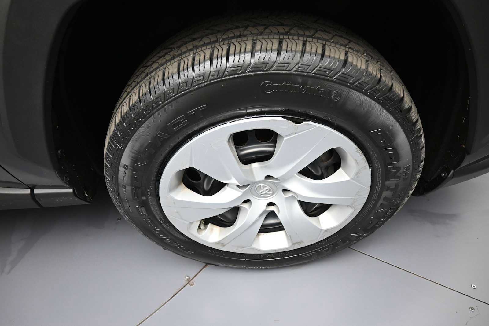 Used 2020 Toyota RAV4 LE w/ All Weather Liner Package AWD/4WD image 13