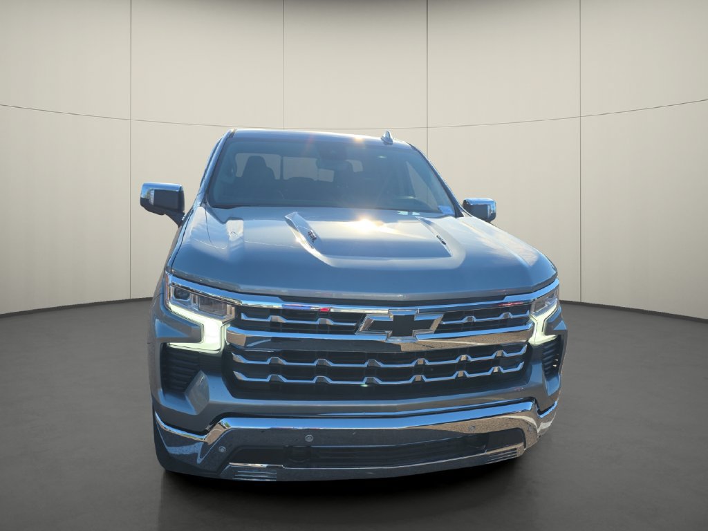 Used 2025 Chevrolet Silverado 1500 LTZ AWD/4WD image 2