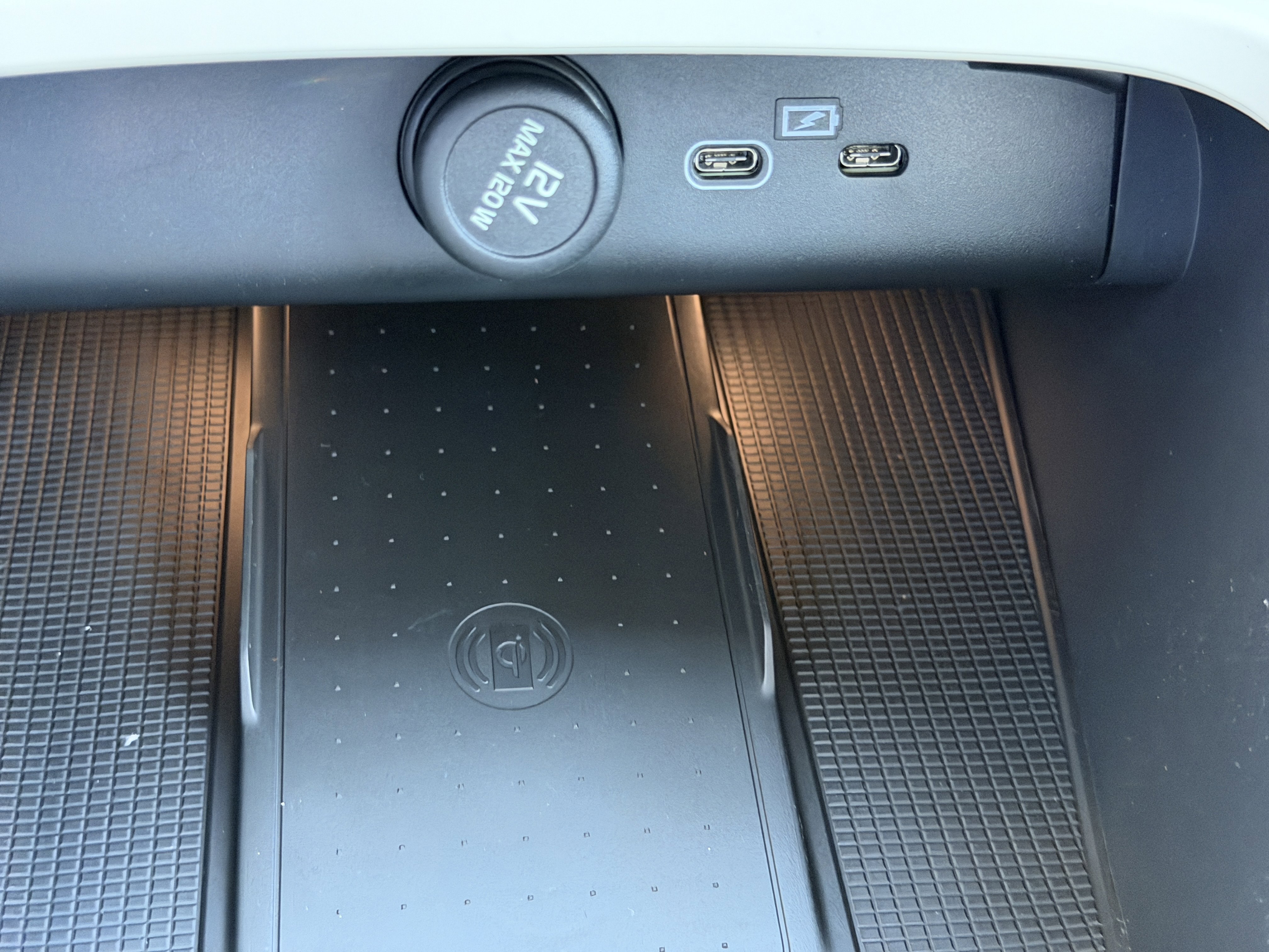 New 2026 Volvo XC40 B5 Plus w/ Climate Package image 24