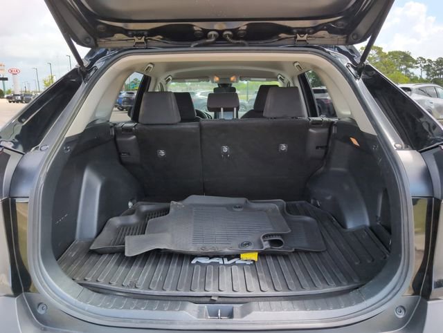 Used 2020 Toyota RAV4 LE FWD image 6