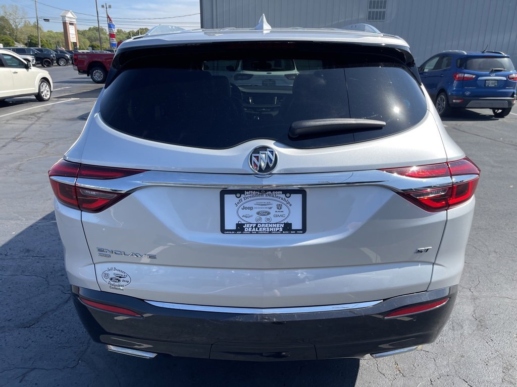 Used 2021 Buick Enclave Essence image 6