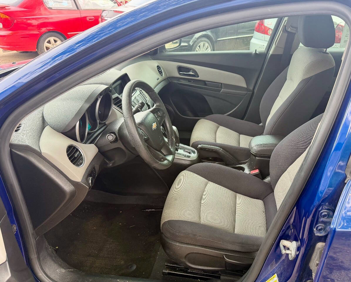 Used 2013 Chevrolet Cruze LS FWD image 16