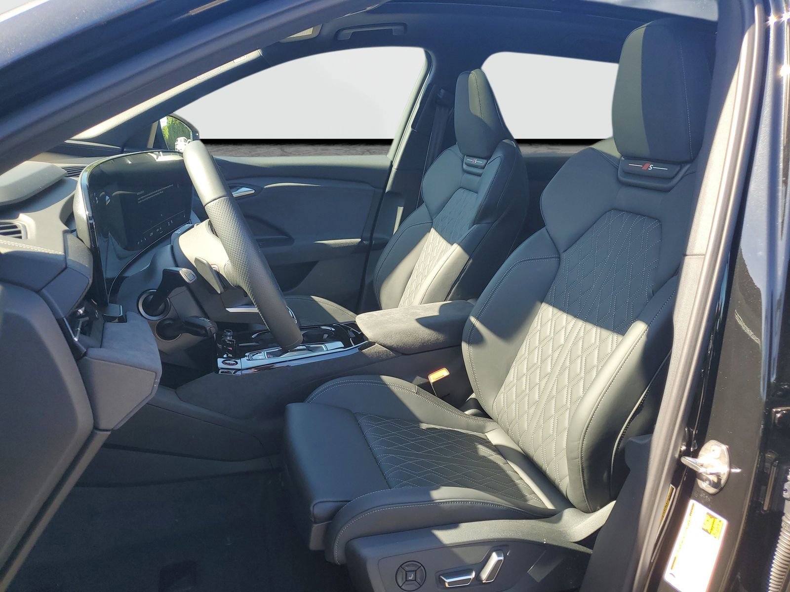 New 2025 Audi SQ6 e-tron Premium Plus image 18