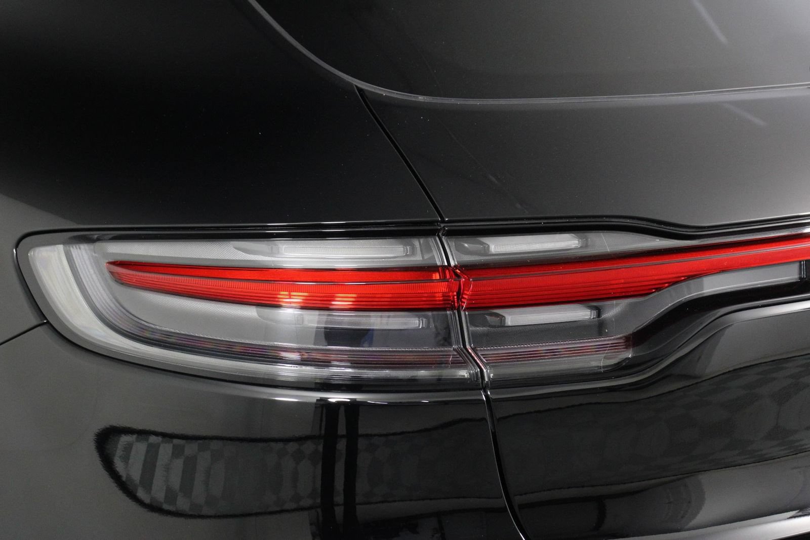 Certified 2026 Porsche Macan AWD/4WD image 21
