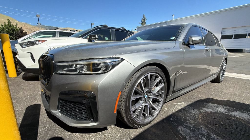 Used 2022 BMW 750i xDrive w/ Executive Package AWD/4WD image 4