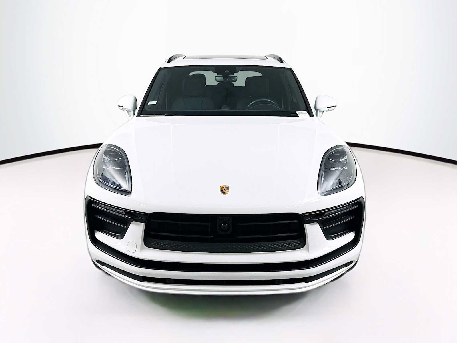 Certified 2026 Porsche Macan AWD/4WD image 6