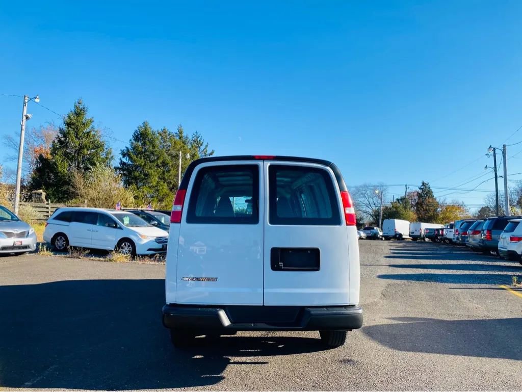 Used 2018 Chevrolet Express 2500 Extended w/ Driver Convenience Package image 4