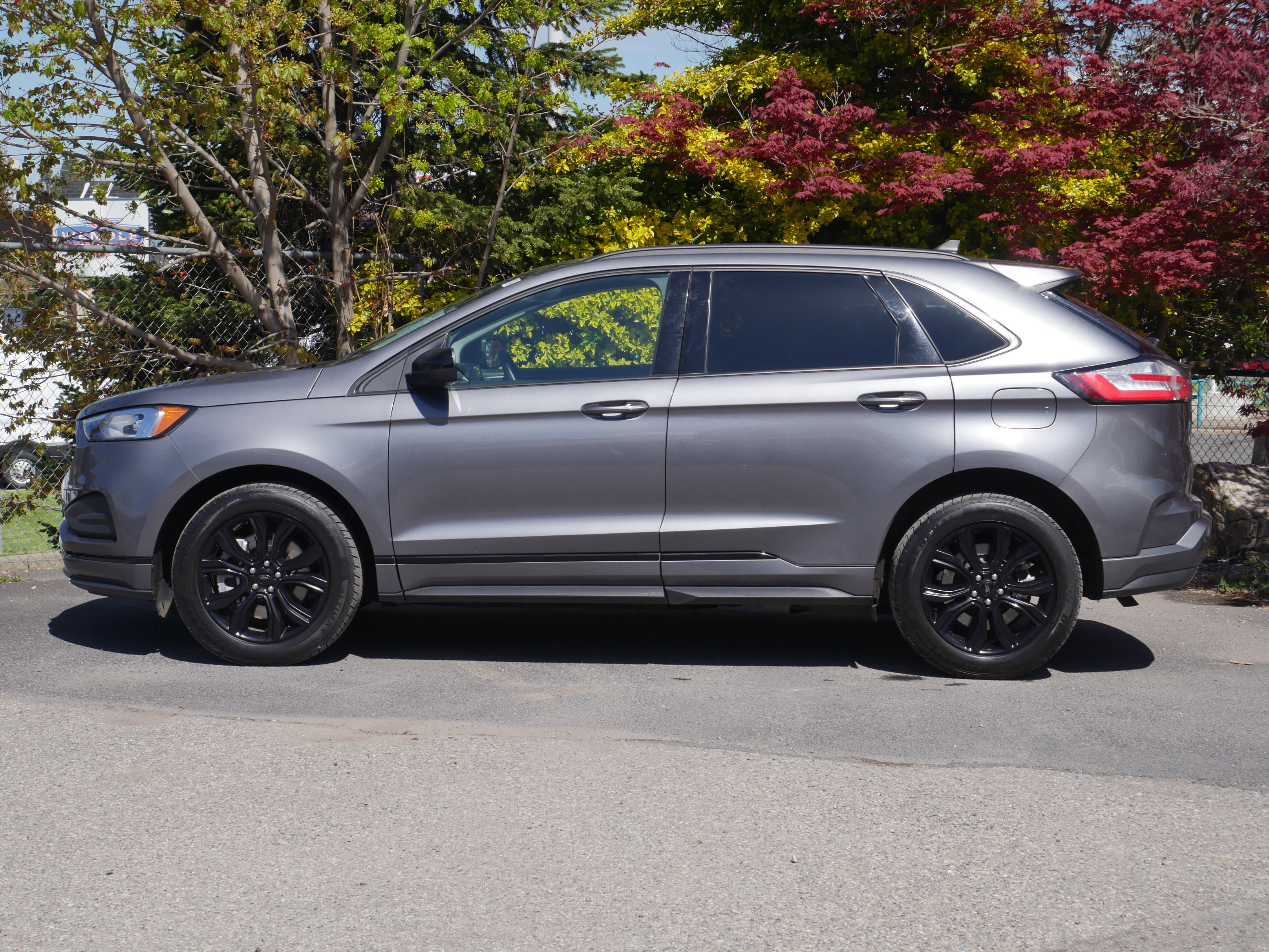 Certified 2022 Ford Edge SE w/ Black Appearance Package AWD/4WD image 16