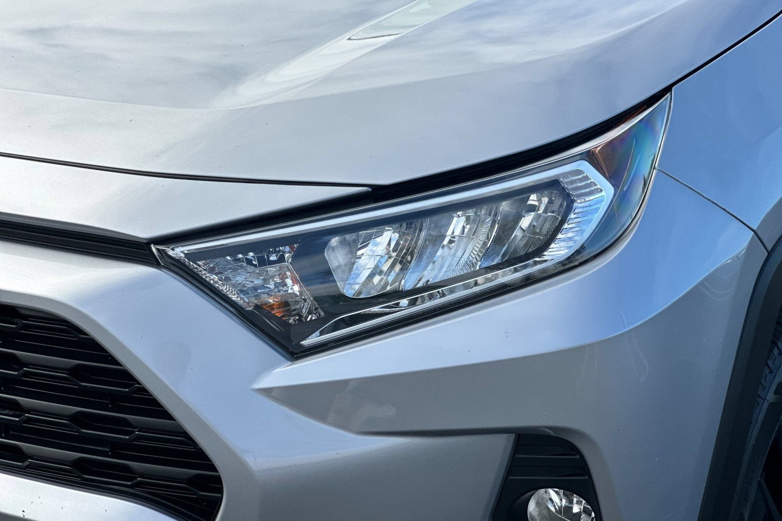 Used 2020 Toyota RAV4 XLE Premium FWD image 50