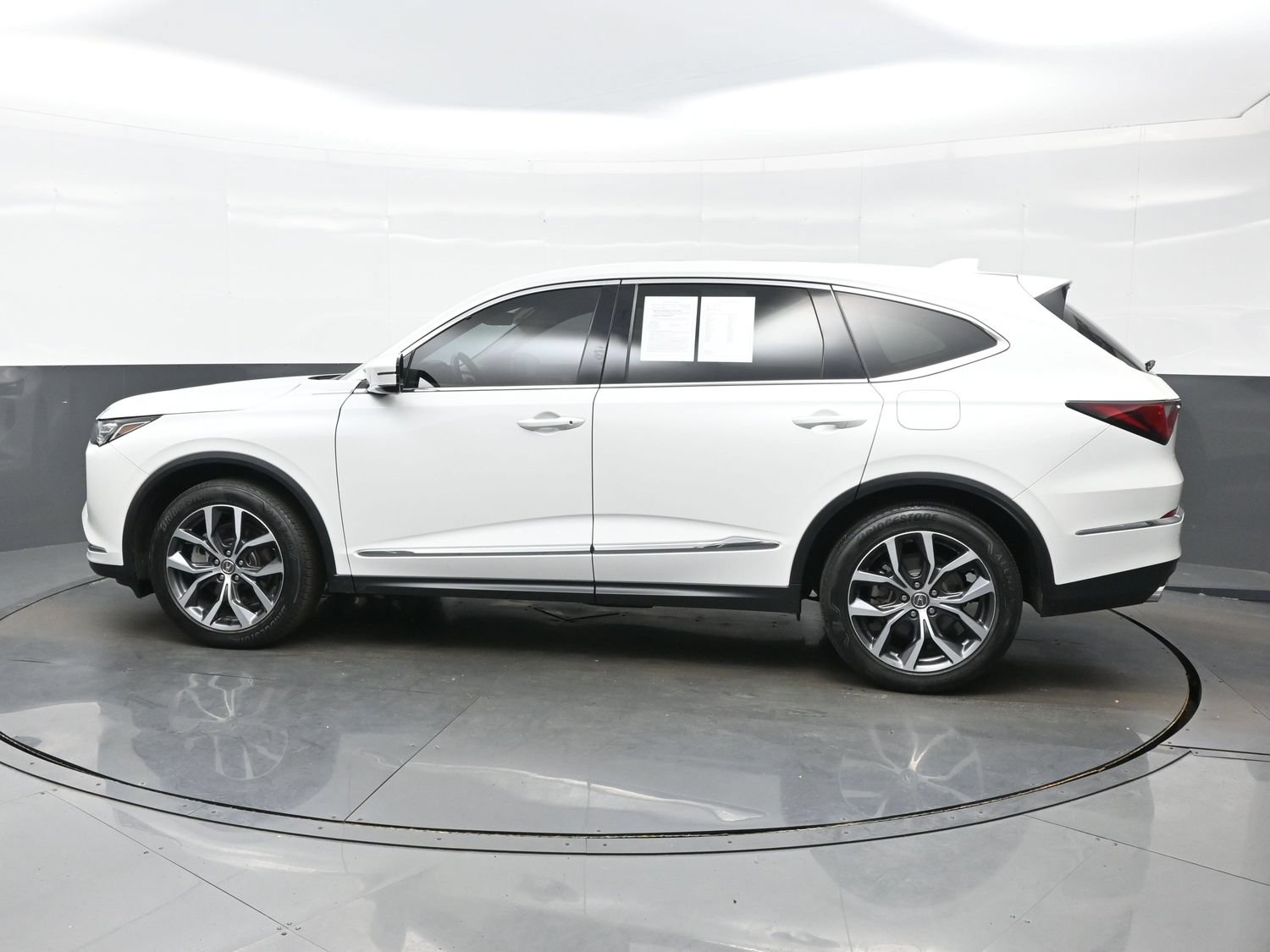 Used 2022 Acura MDX w/ Technology Package AWD/4WD image 3