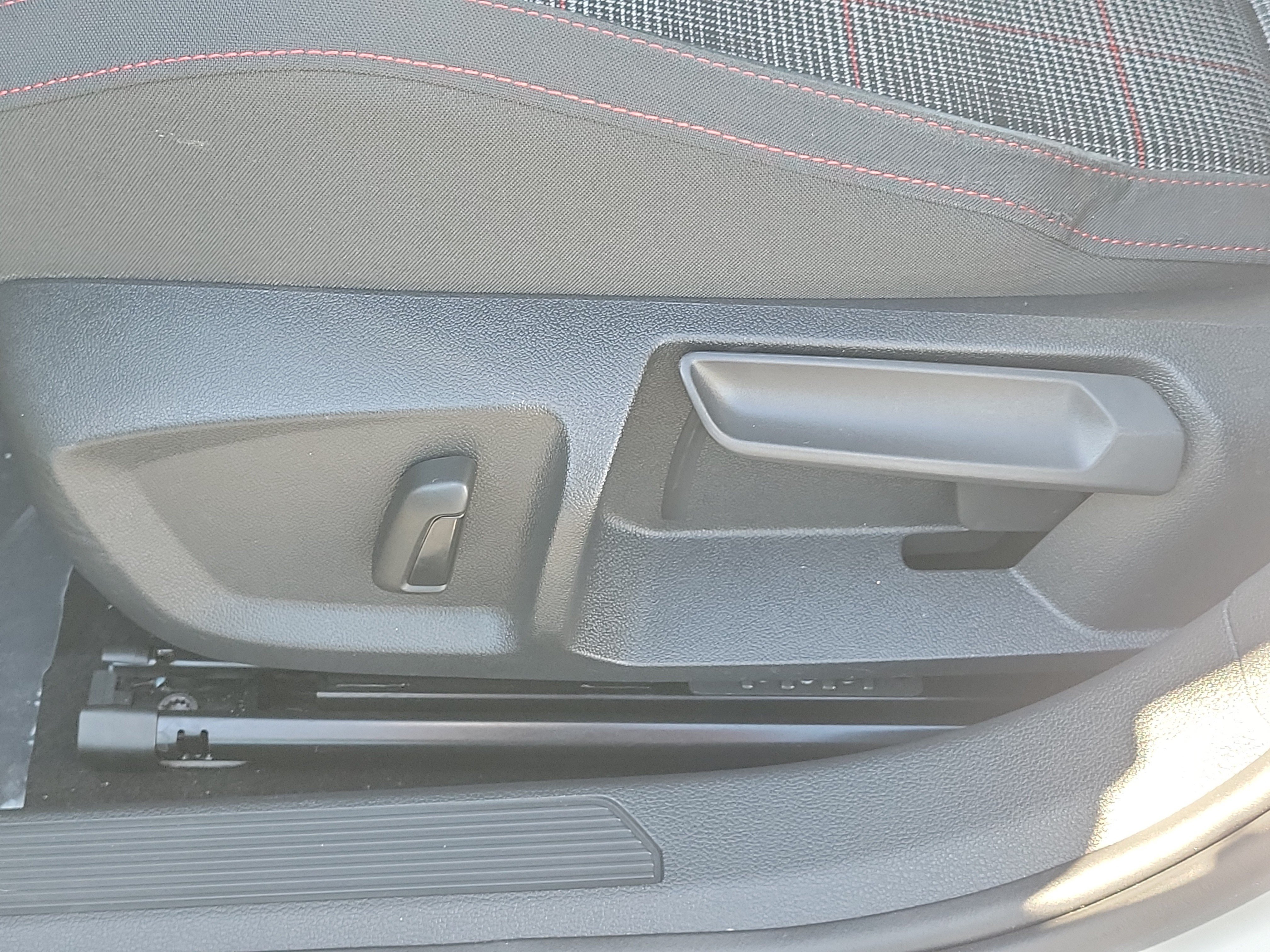 Used 2024 Volkswagen GTI SE FWD image 19