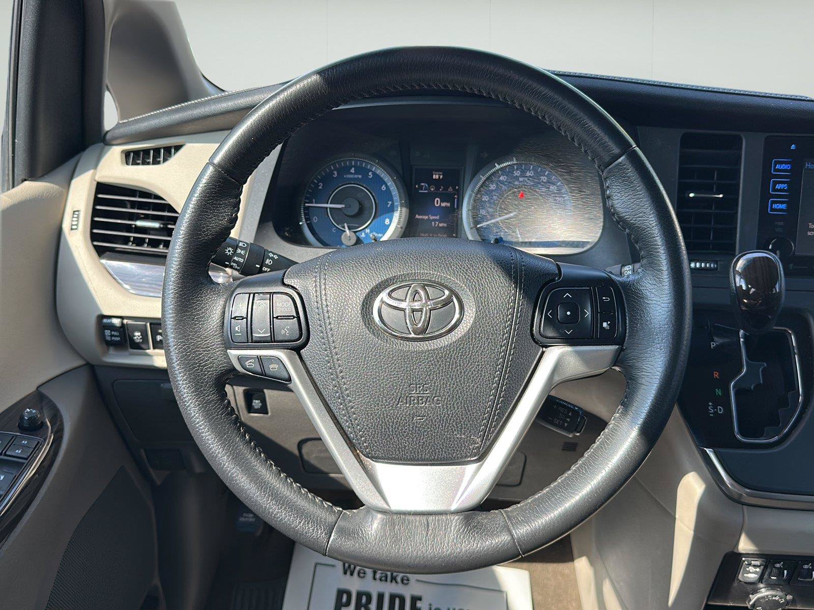 Used 2017 Toyota Sienna XLE w/ XLE Navigation Package FWD image 20