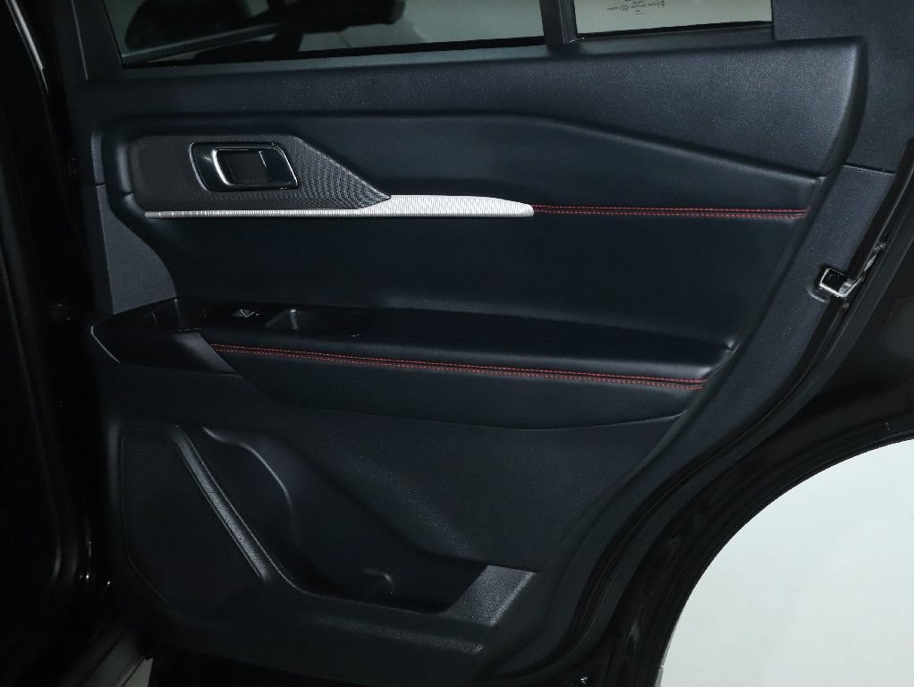 Used 2025 Ford Explorer ST-Line AWD/4WD image 33
