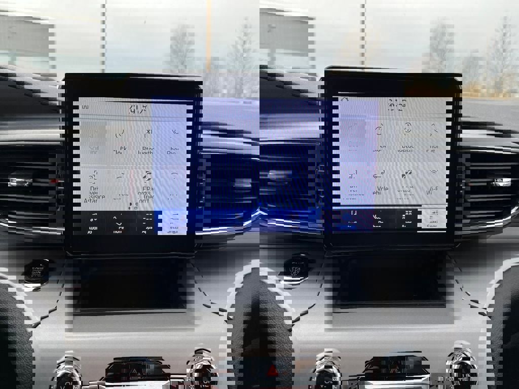 Used 2023 Ford Explorer XLT w/ Equipment Group 202A image 20