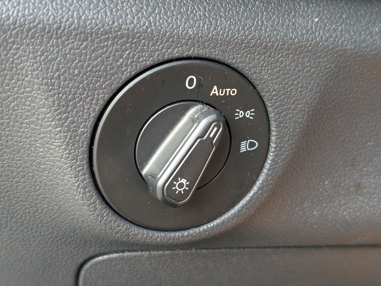 Used 2019 Volkswagen Jetta SE FWD image 25