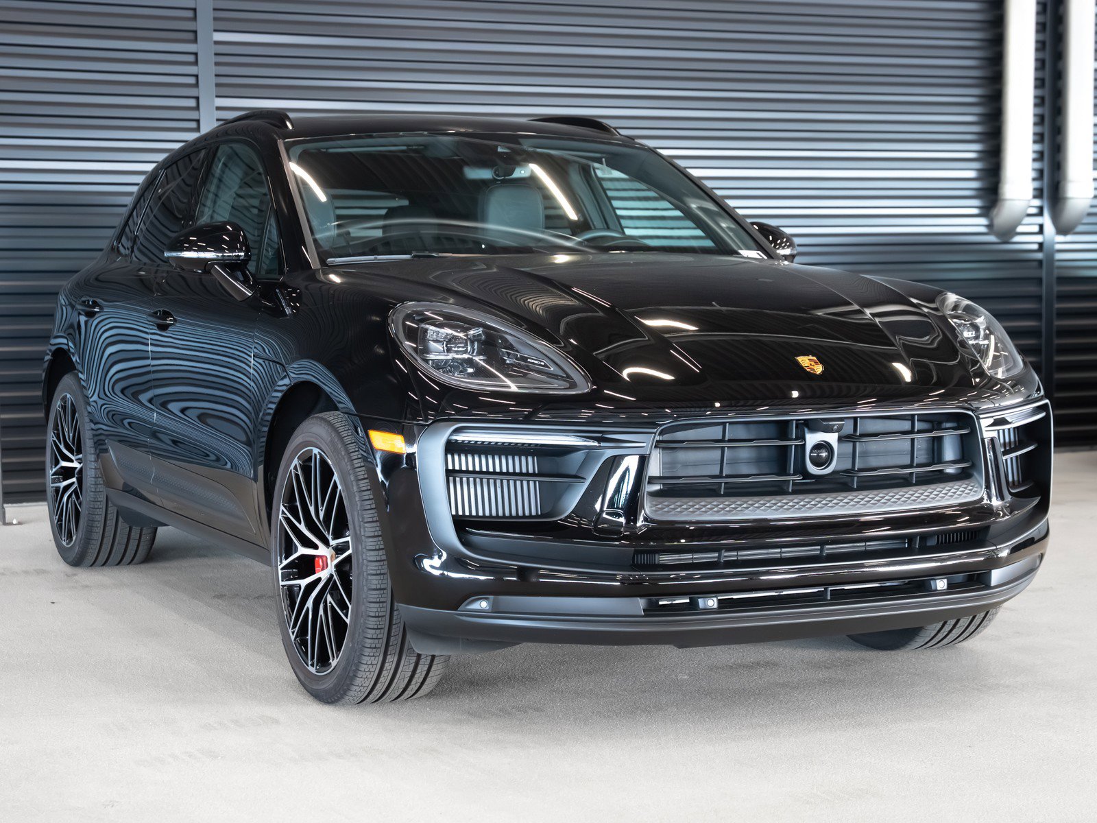 Certified 2025 Porsche Macan S image 7