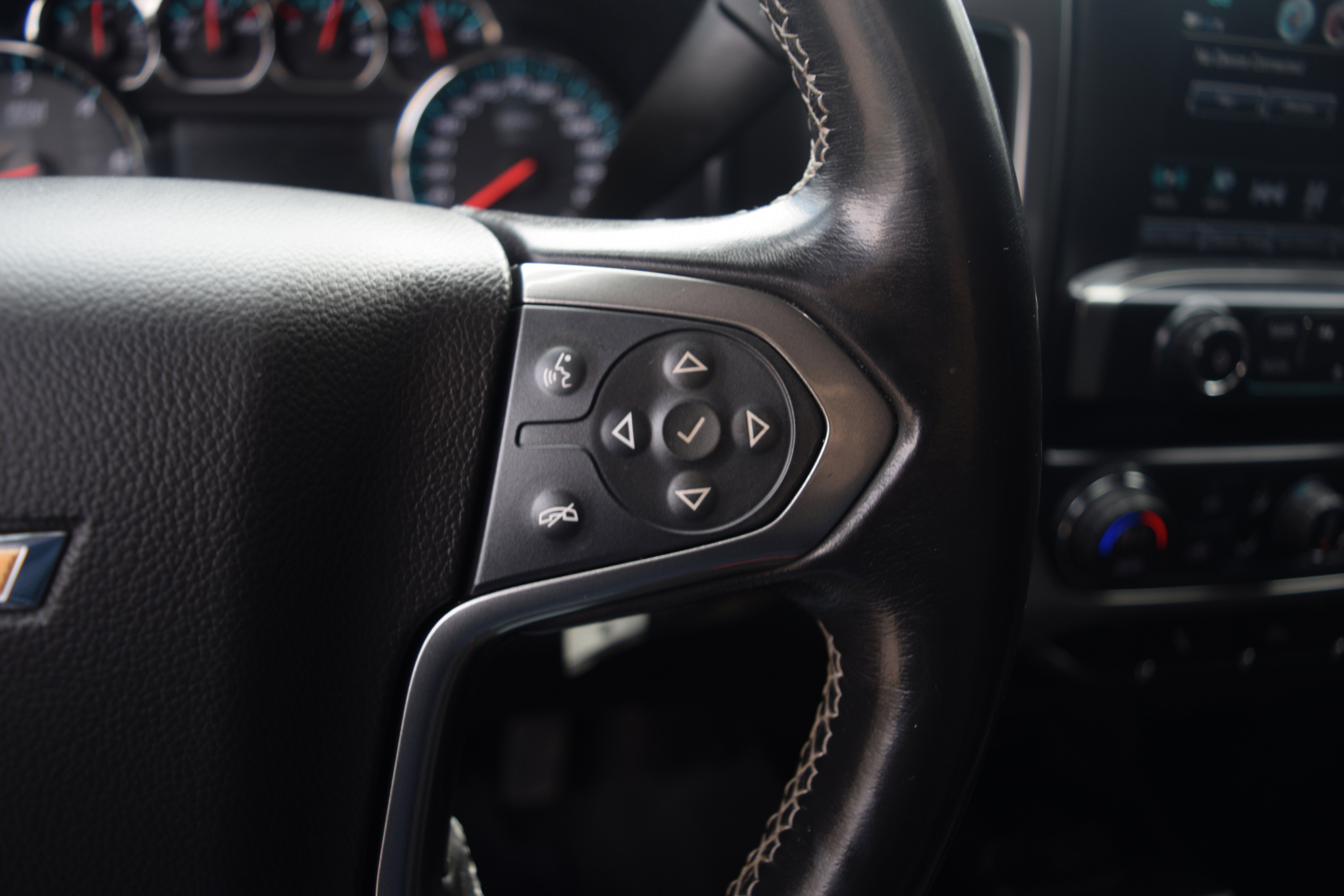 Used 2018 Chevrolet Silverado 1500 LT w/ All Star Edition AWD/4WD image 5