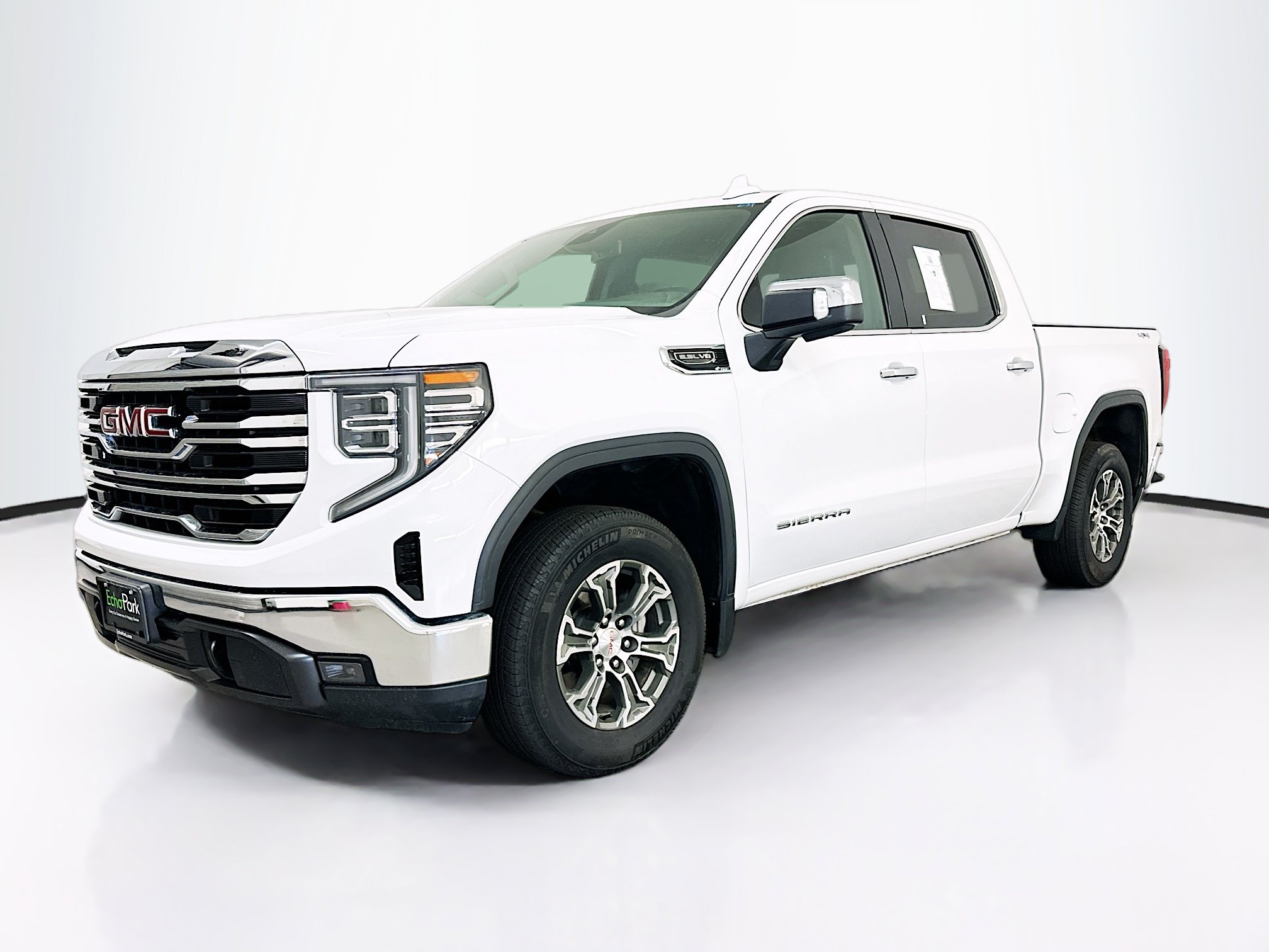 Used 2025 GMC Sierra 1500 SLT AWD/4WD image 3