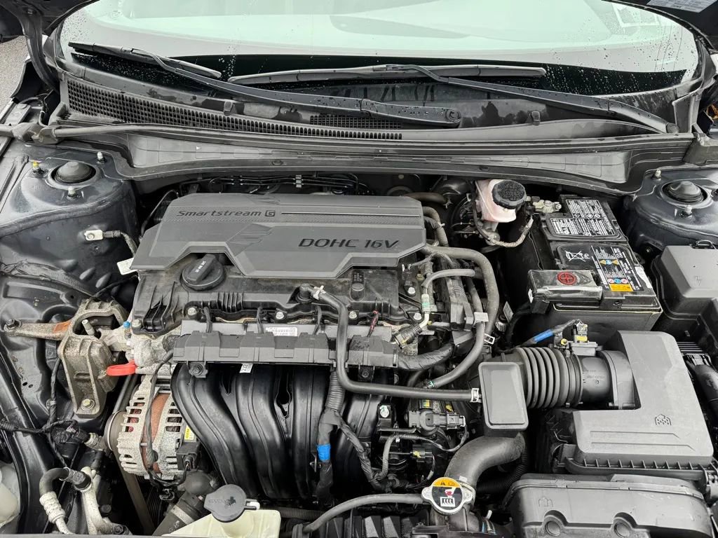 Used 2021 Hyundai Elantra SE w/ Cargo Package image 11