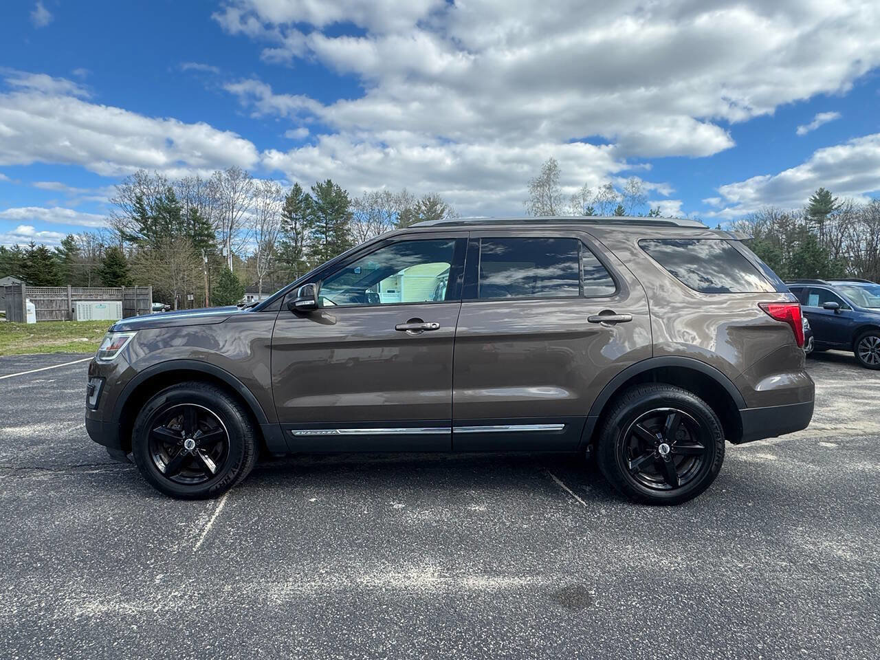 Used 2016 Ford Explorer XLT w/ Equipment Group 202A AWD/4WD image 6