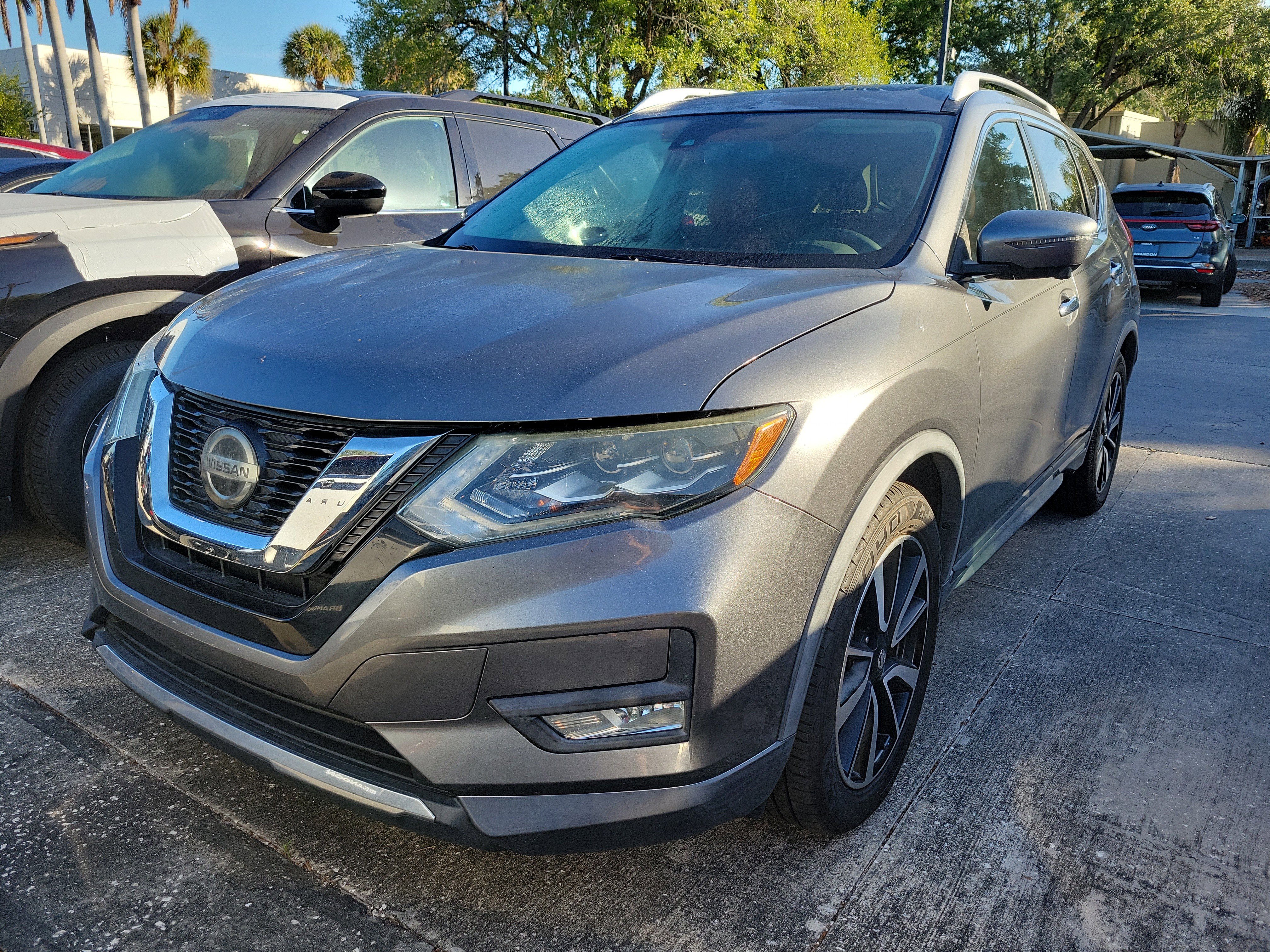 Used 2018 Nissan Rogue SL w/ Premium Package FWD image 2