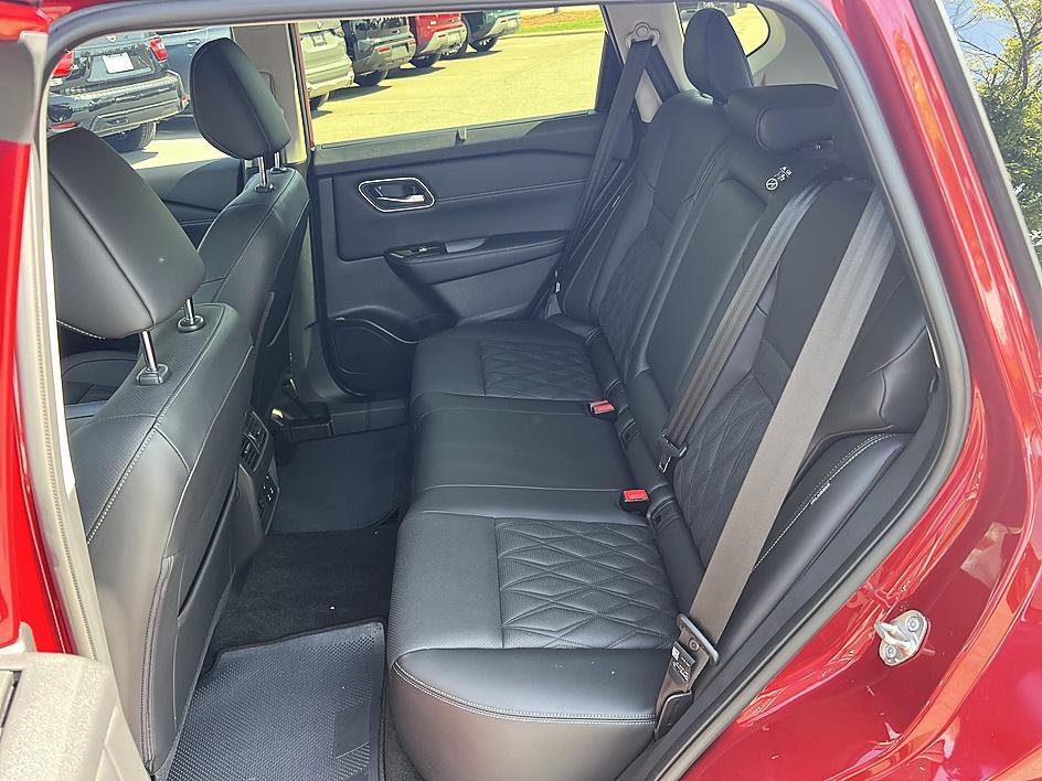 Certified 2024 Nissan Rogue Platinum w/ Platinum Premium Package image 14
