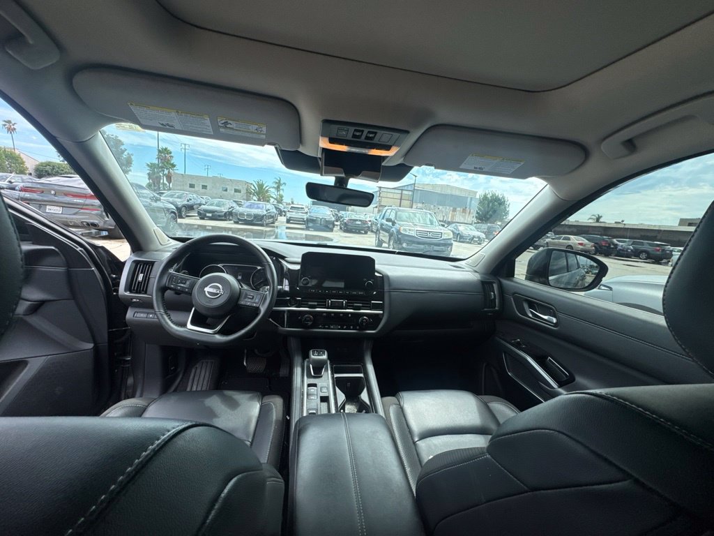 Used 2025 Nissan Pathfinder SL w/ SL Premium Package FWD image 13