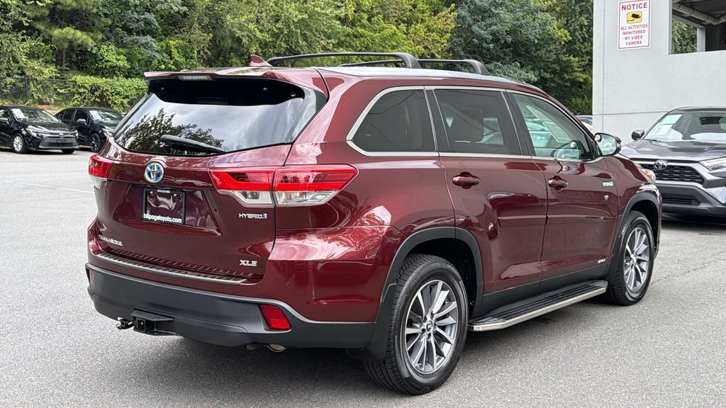 Used 2019 Toyota Highlander XLE AWD/4WD image 4