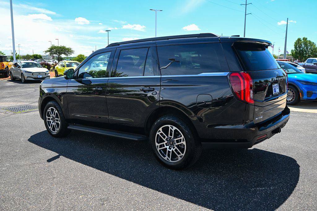 Certified 2025 Ford Expedition Active AWD/4WD image 7