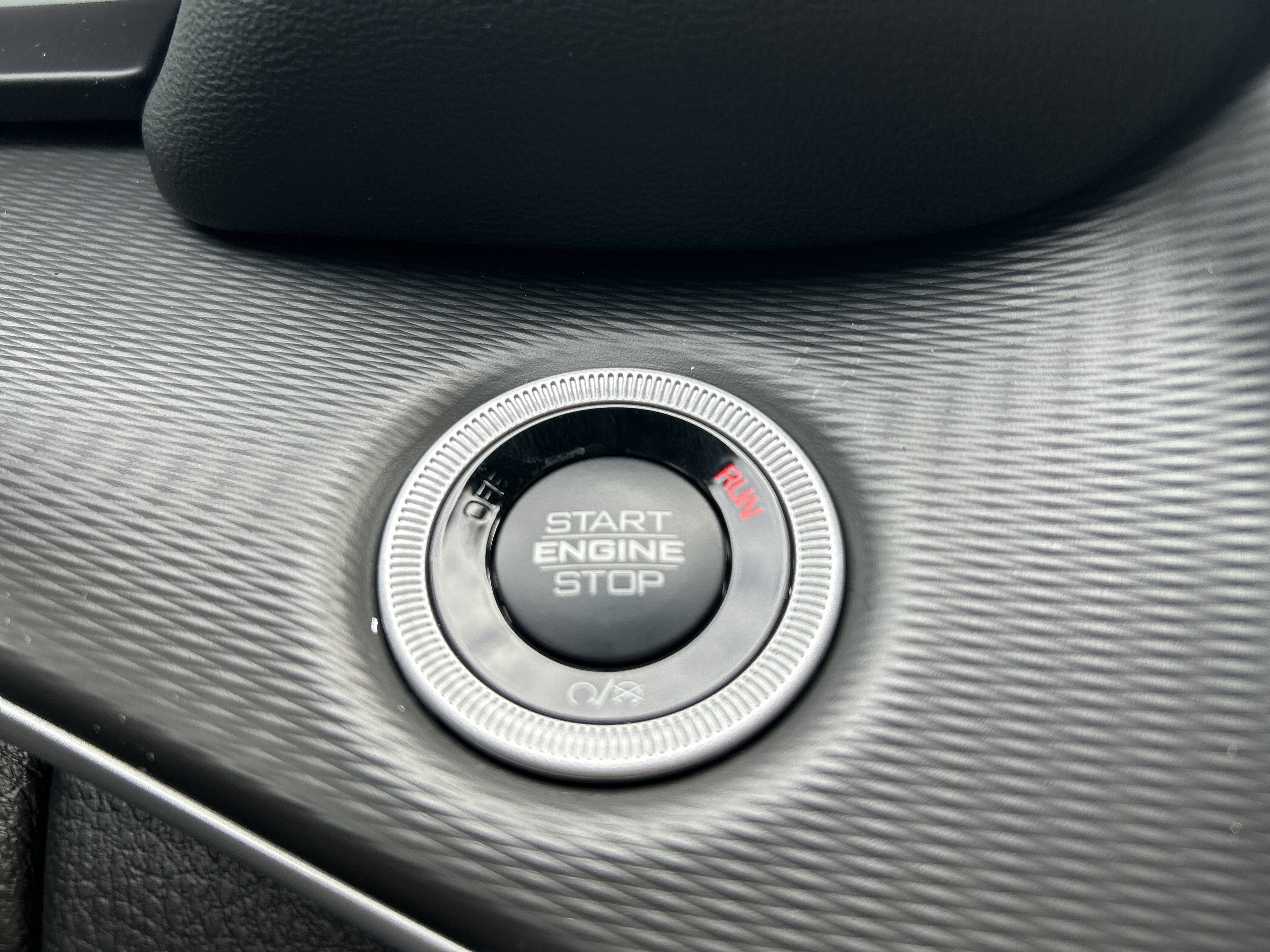 New 2025 Jeep Grand Cherokee Altitude image 28