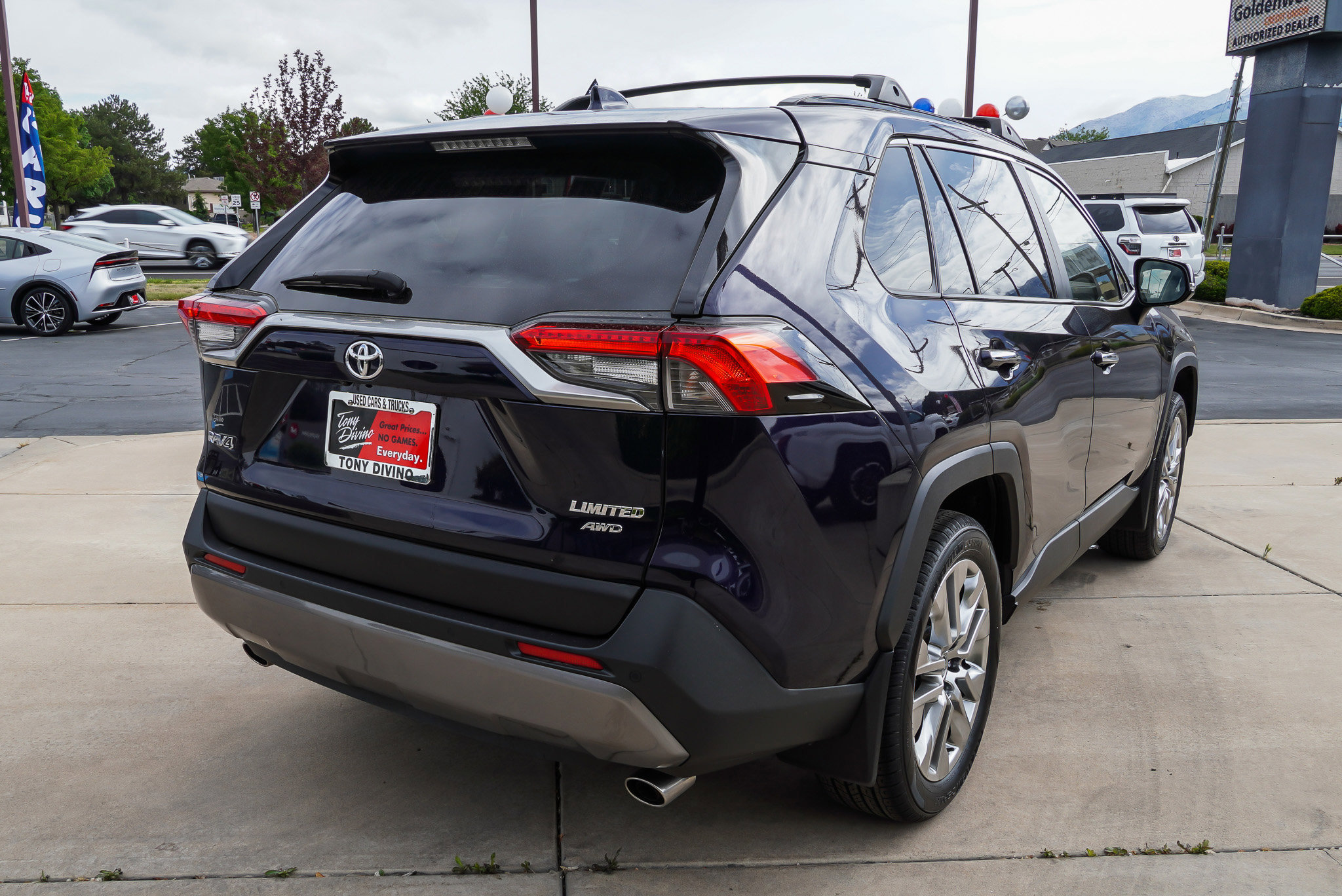 Used 2021 Toyota RAV4 Limited AWD/4WD image 8