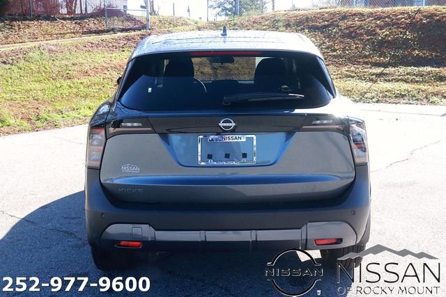 Used 2025 Nissan Kicks SV w/ Charging Package image 7
