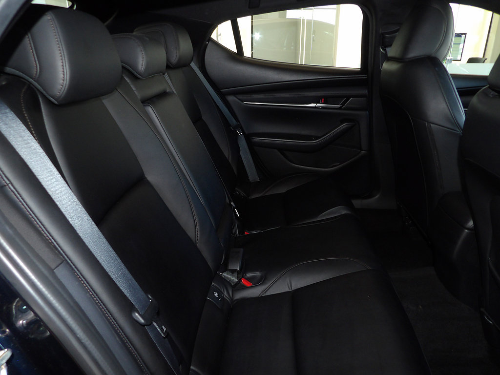 Certified 2025 MAZDA MAZDA3 s Sport FWD image 17