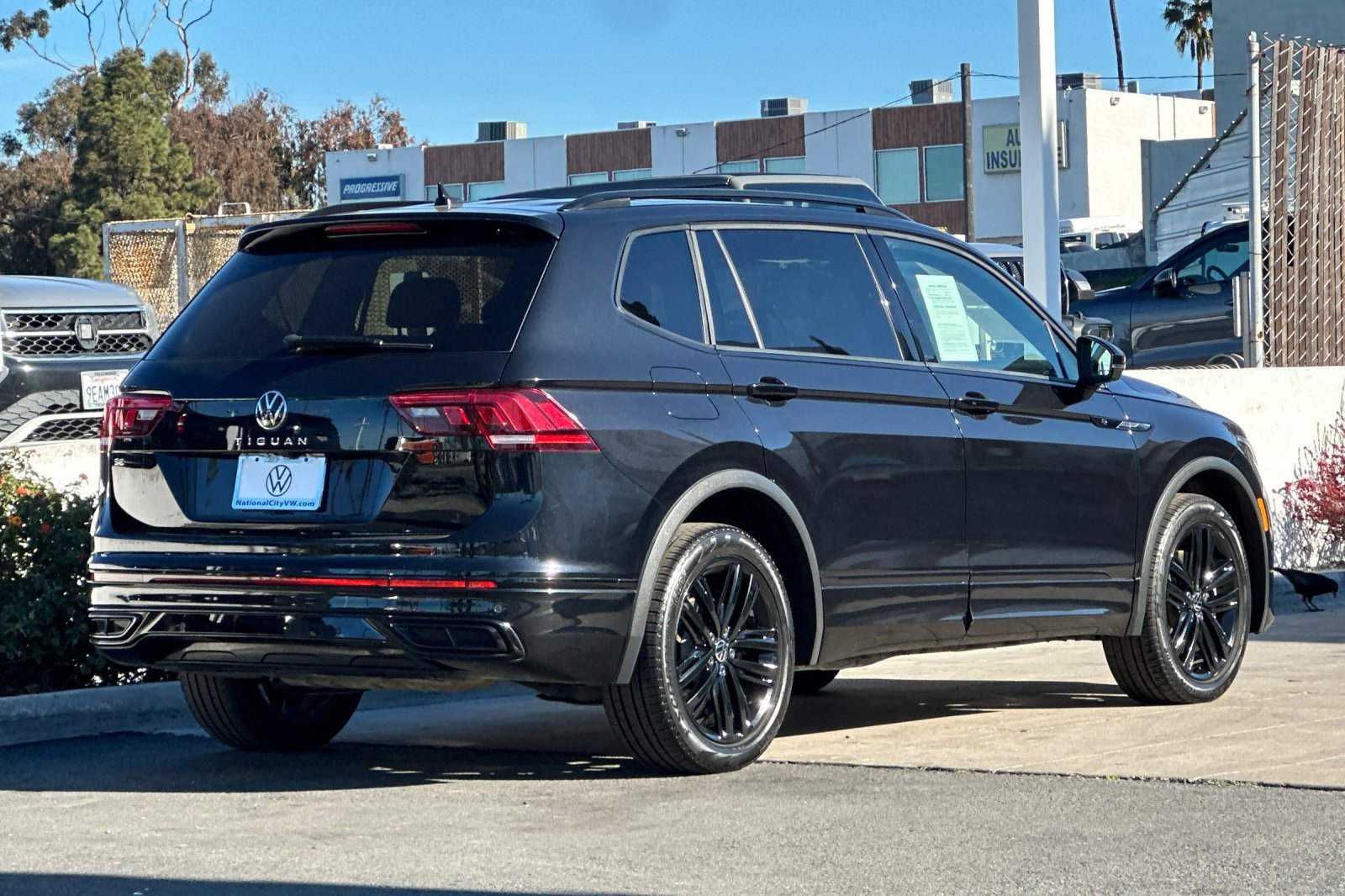 Certified 2022 Volkswagen Tiguan SE R-Line image 5