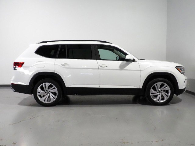Used 2023 Volkswagen Atlas SE w/ Technology Package image 4