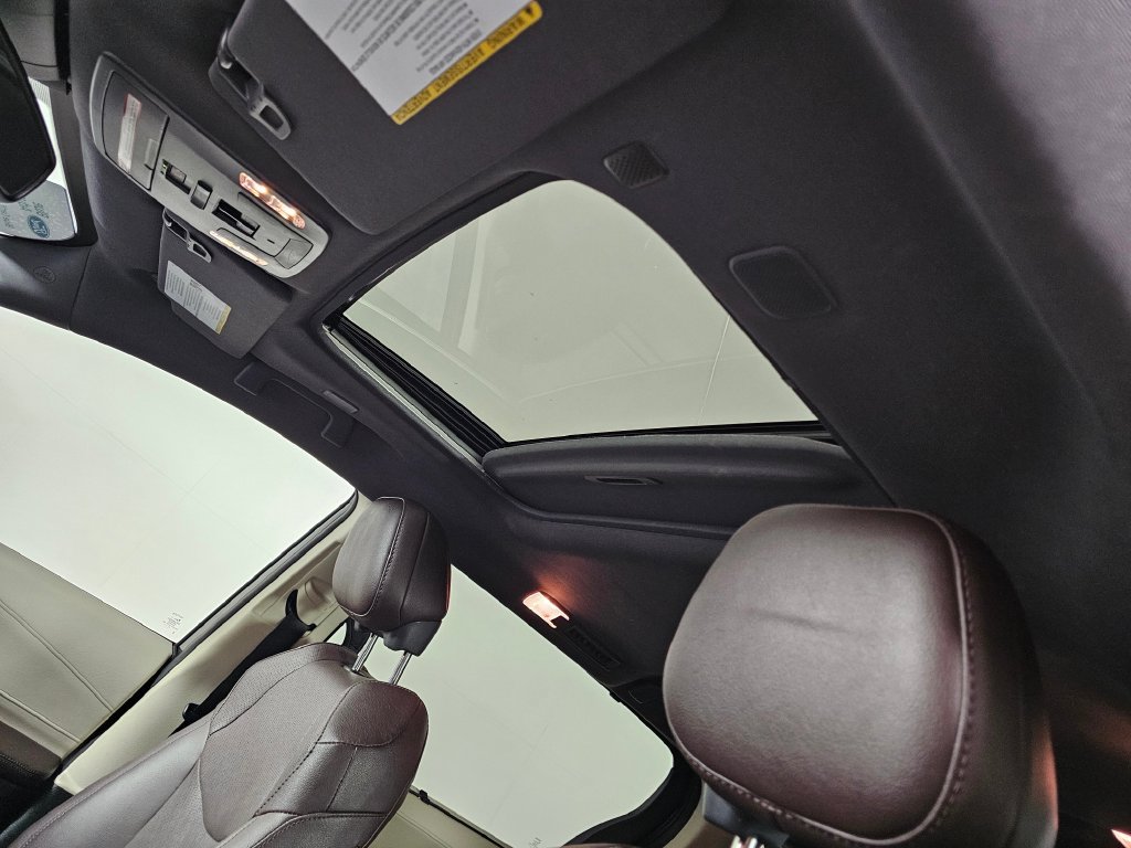Used 2022 Toyota Sienna Platinum AWD/4WD image 24
