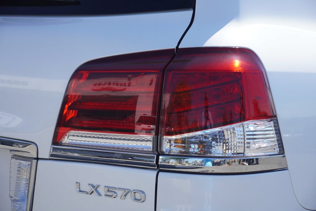 Used 2014 Lexus LX 570 4WD w/ Luxury Package image 12