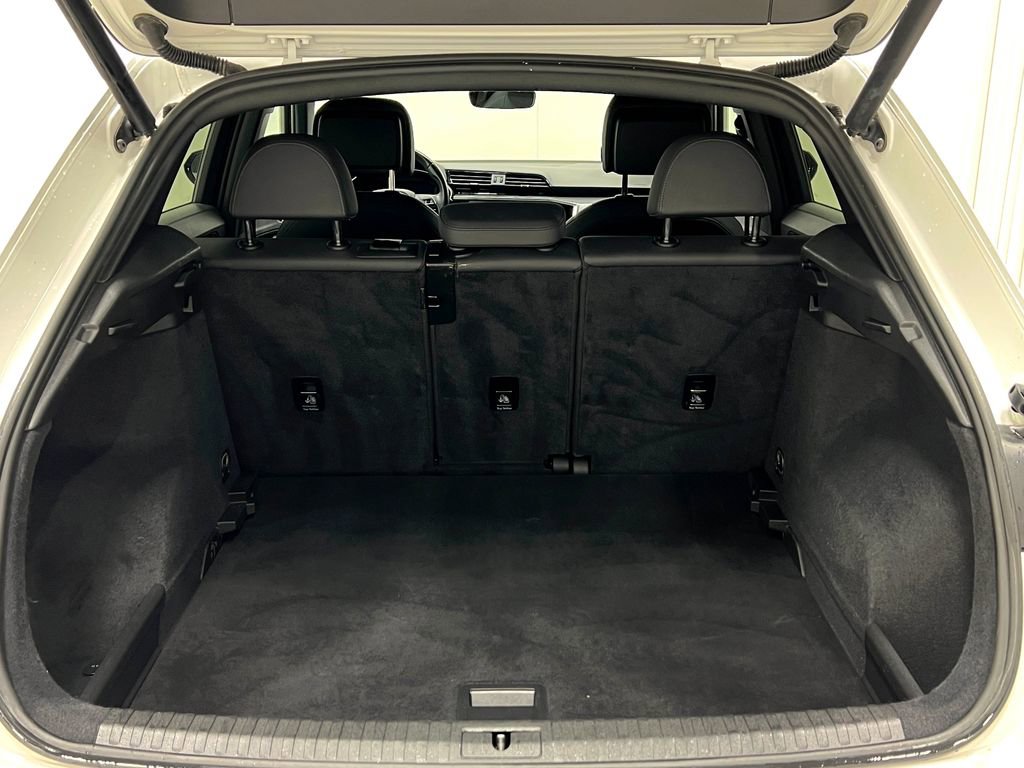 Used 2020 Audi Q3 2.0T Premium image 25