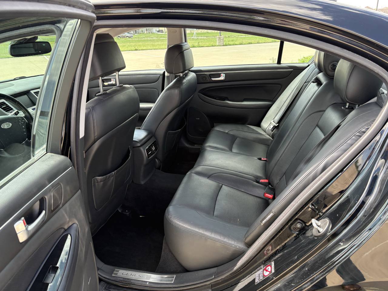 Used 2012 Hyundai Genesis 3.8 w/ Premium Pkg RWD image 10